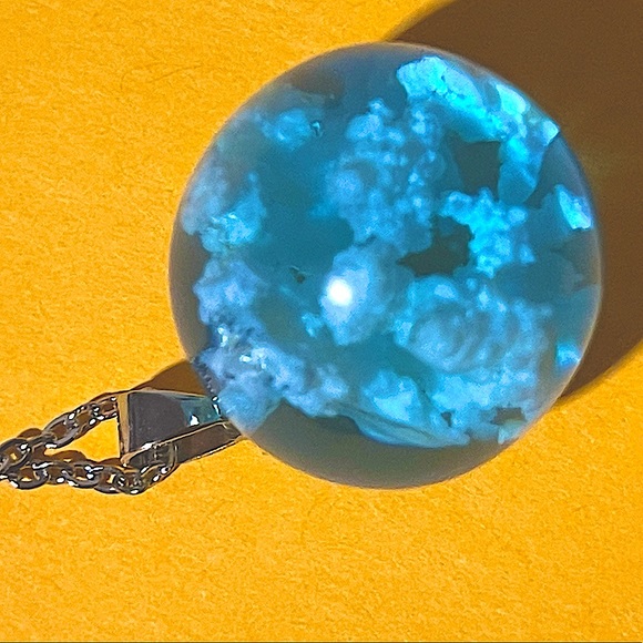 CLOUD charm necklace silver tone Lucite - Picture 2 of 6